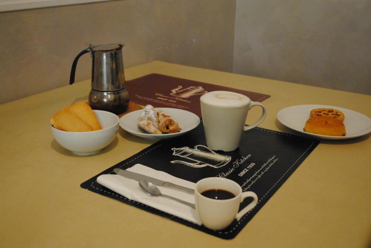 ローマ Lombardo Bed & Breakfast エクステリア 写真