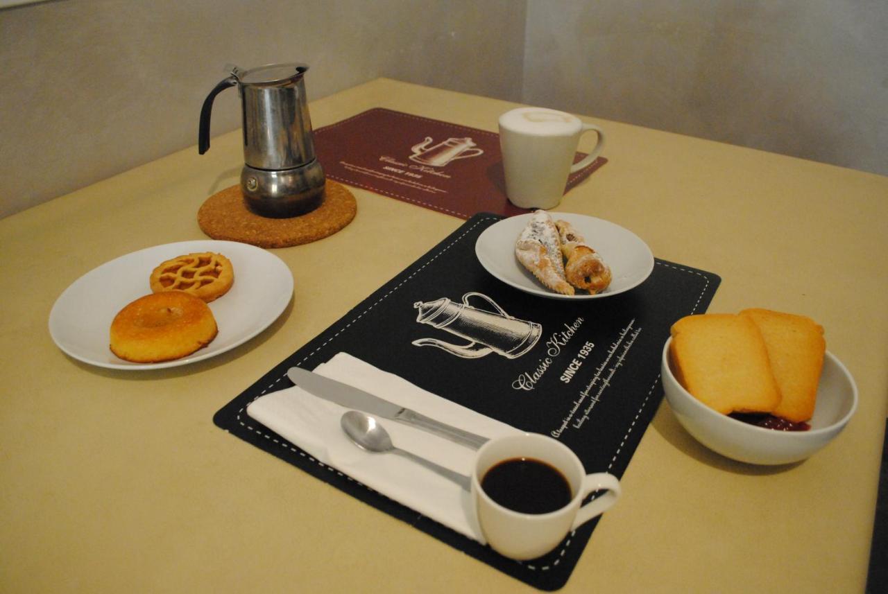 ローマ Lombardo Bed & Breakfast エクステリア 写真