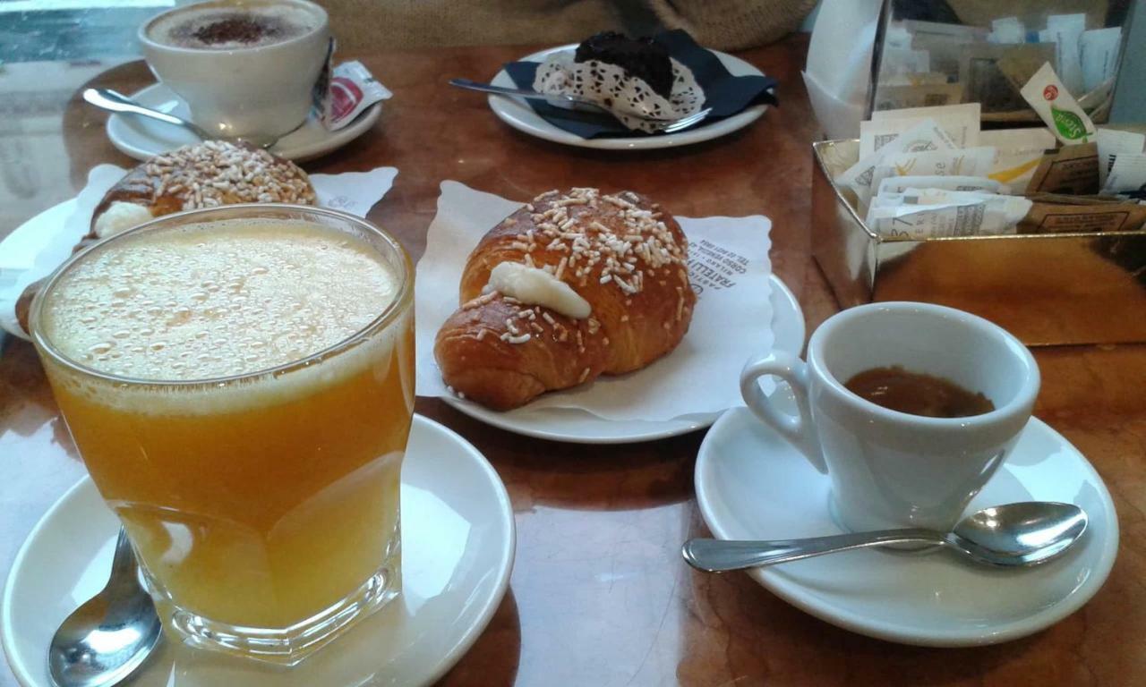 ローマ Lombardo Bed & Breakfast エクステリア 写真
